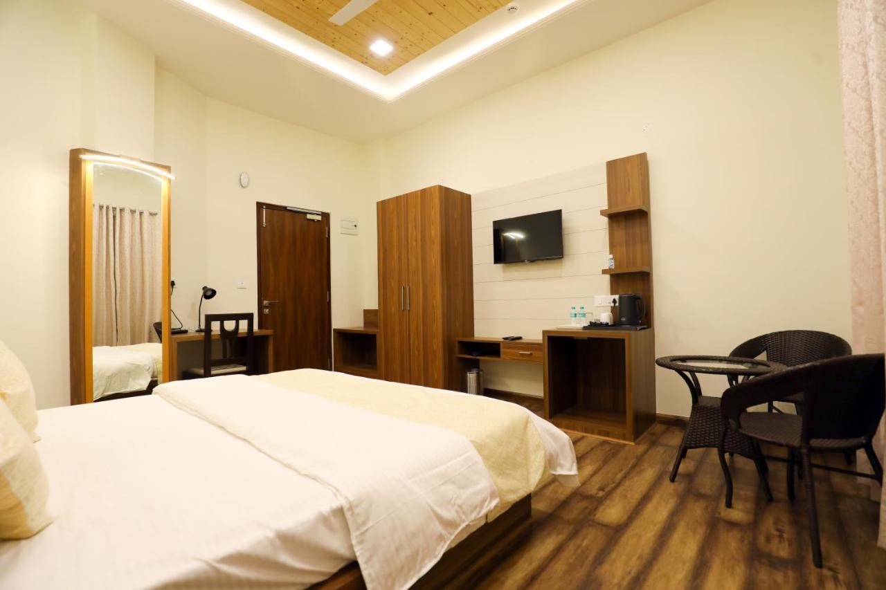 Hotel Le Halcyon , Kasauli Solan Exteriör bild