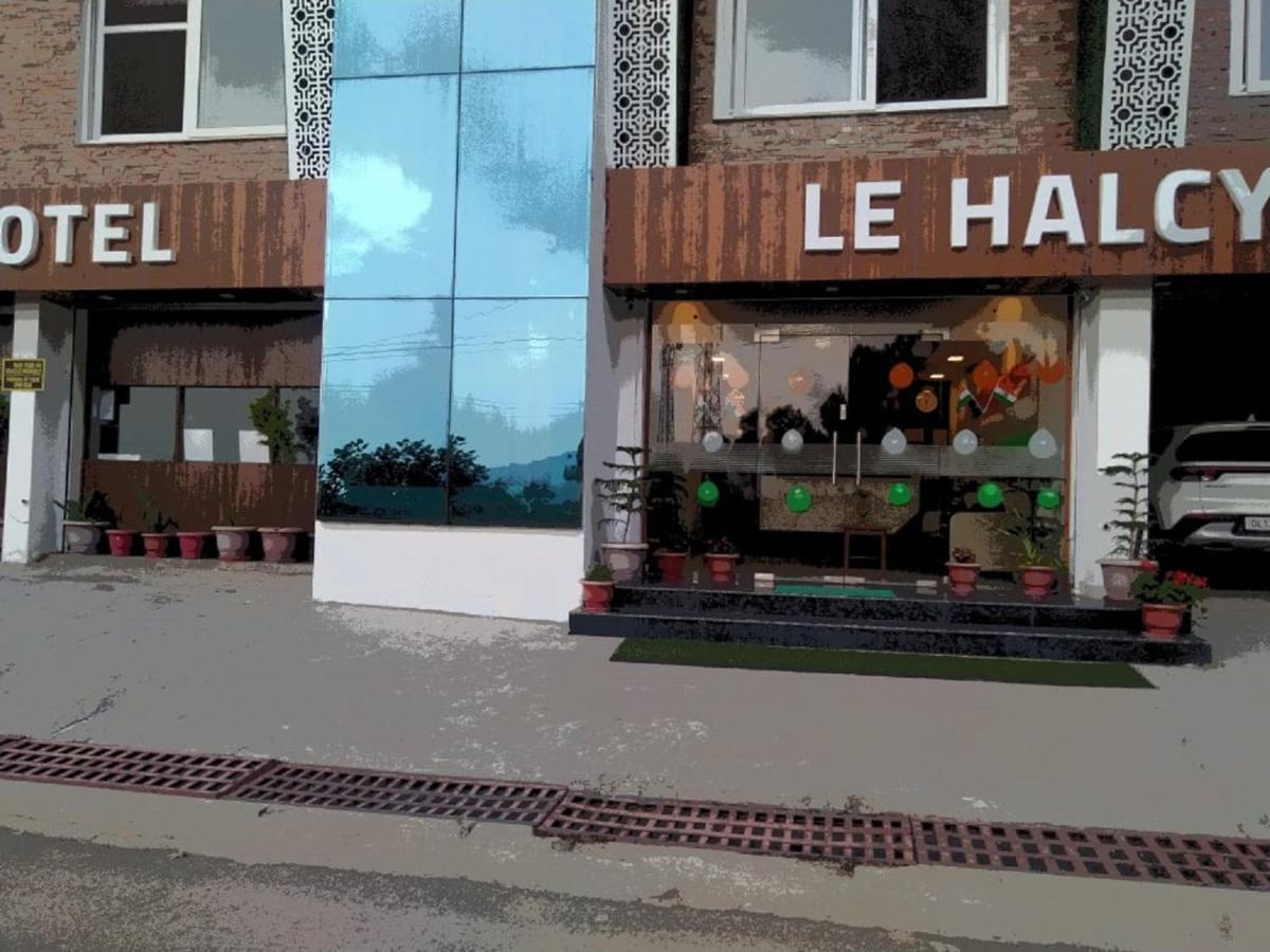 Hotel Le Halcyon , Kasauli Solan Exteriör bild
