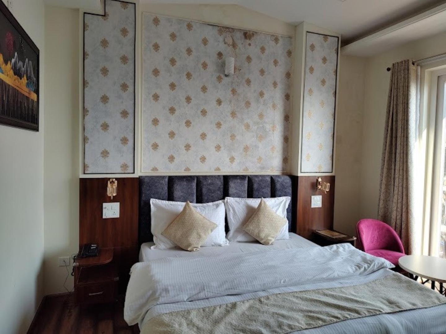 Hotel Le Halcyon , Kasauli Solan Exteriör bild