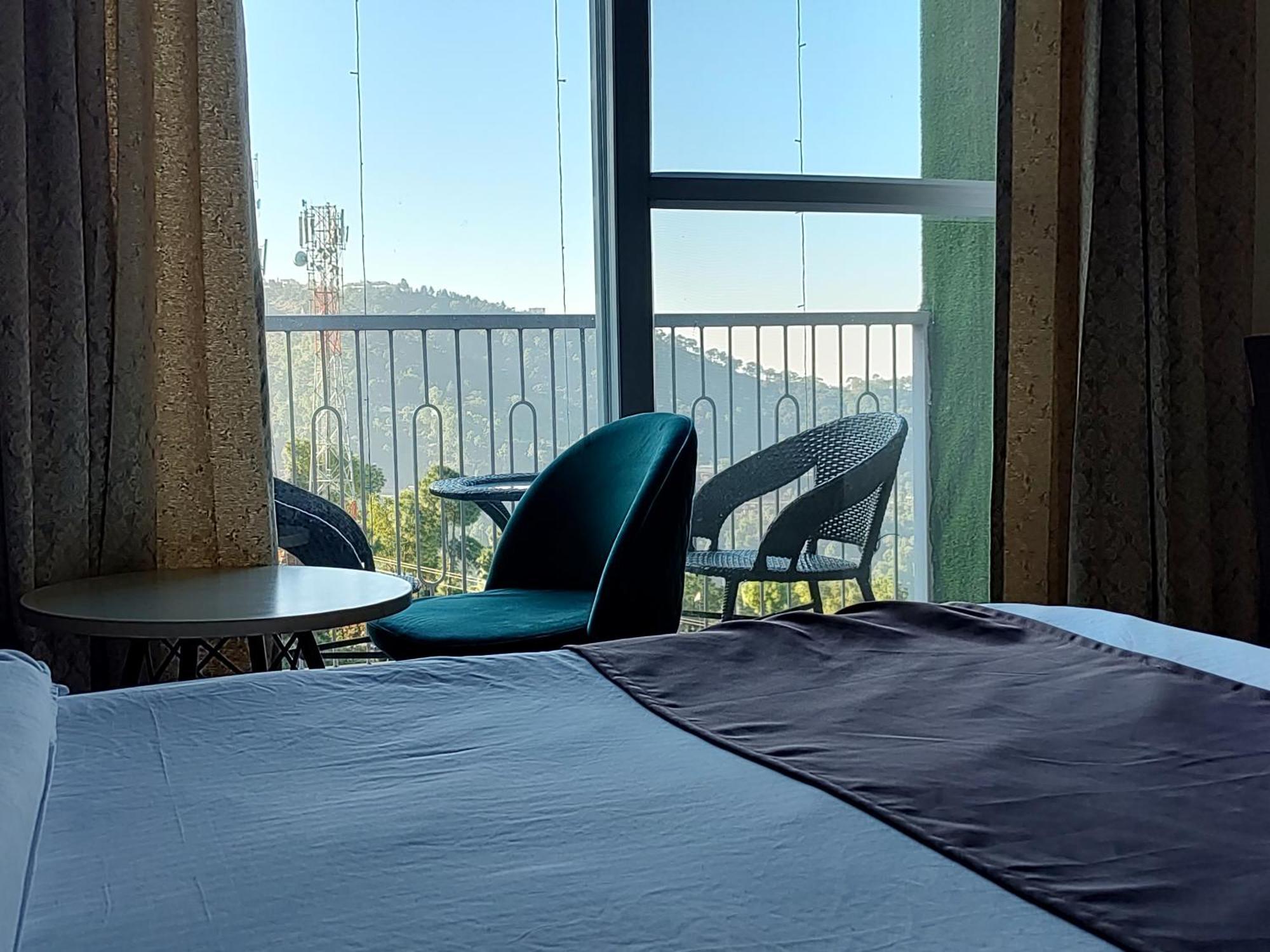 Hotel Le Halcyon , Kasauli Solan Exteriör bild