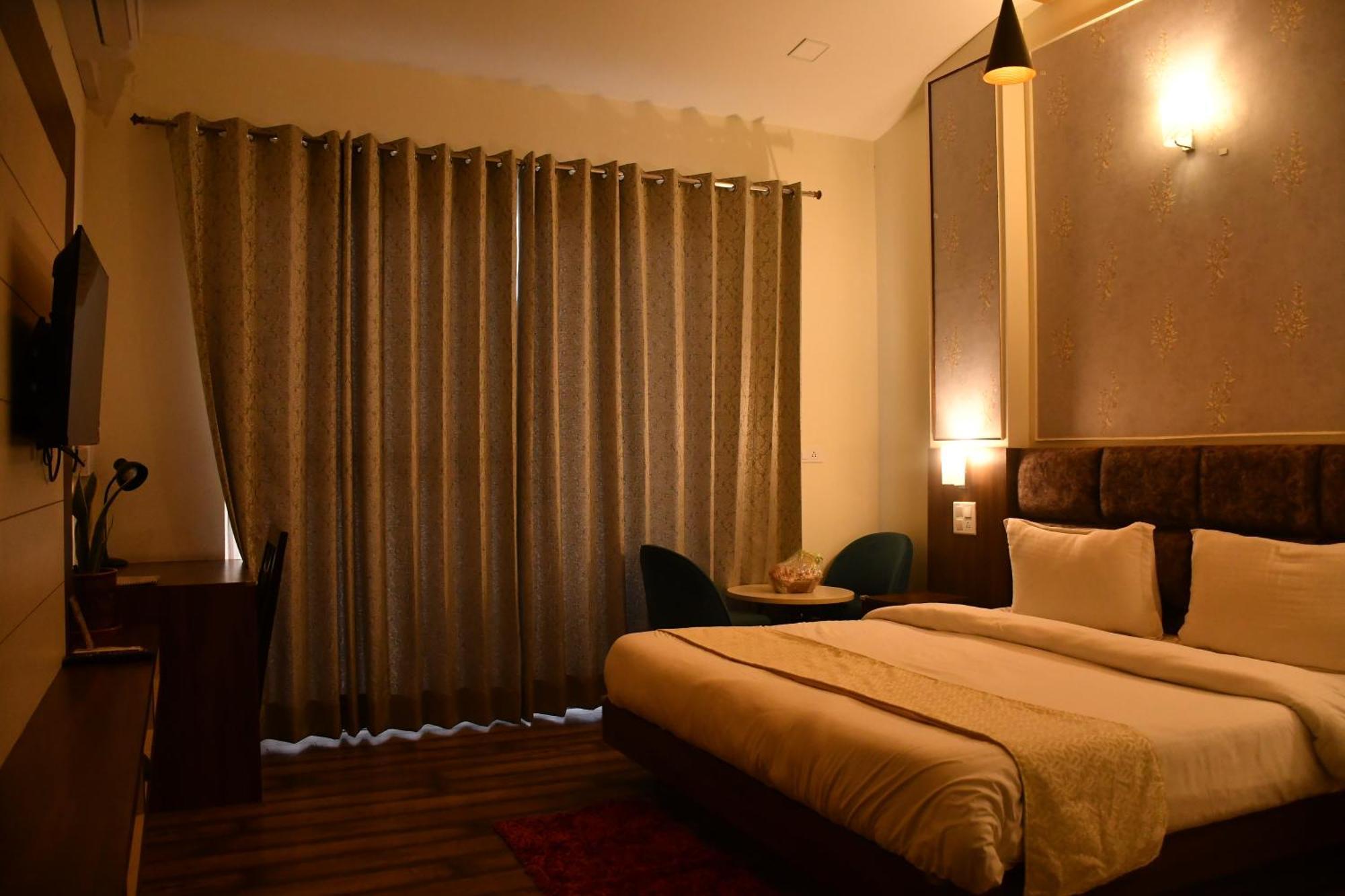 Hotel Le Halcyon , Kasauli Solan Exteriör bild
