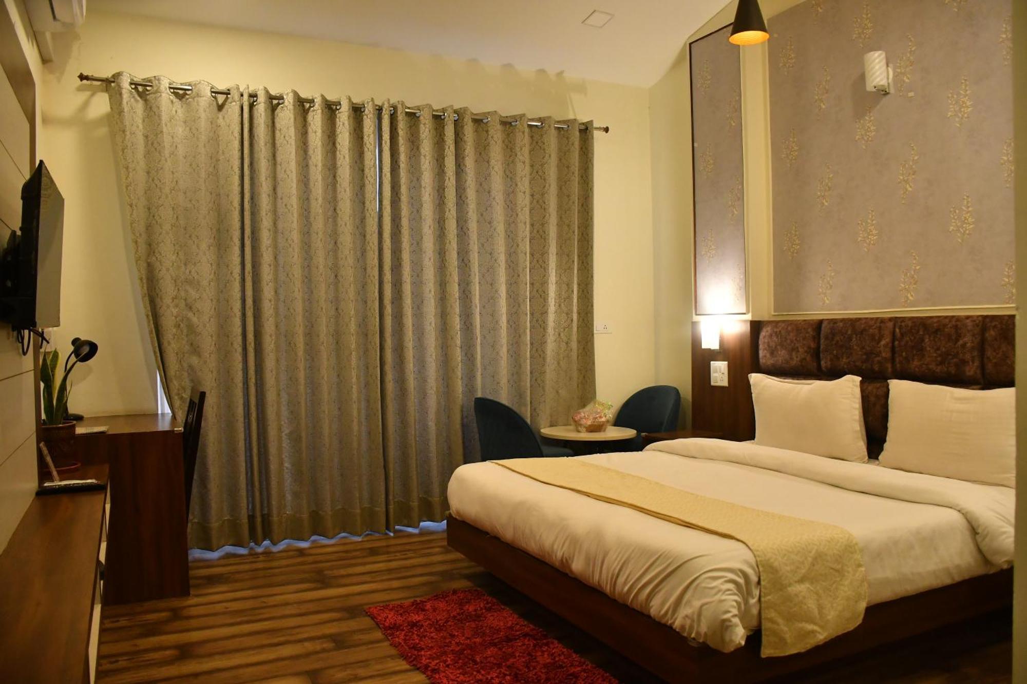 Hotel Le Halcyon , Kasauli Solan Exteriör bild